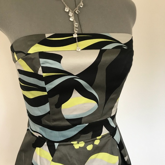 French Connection Dresses & Skirts - French Connection Strapless Dress 🌺with pockets🌺
